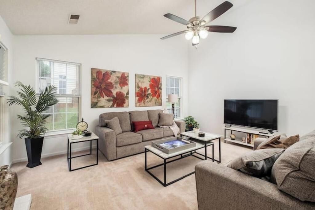 Photo of Livingroom in Matthews