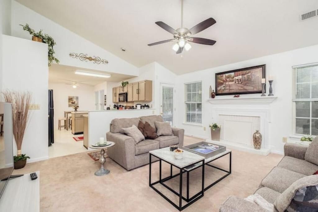 Photo of Livingroom in Matthews