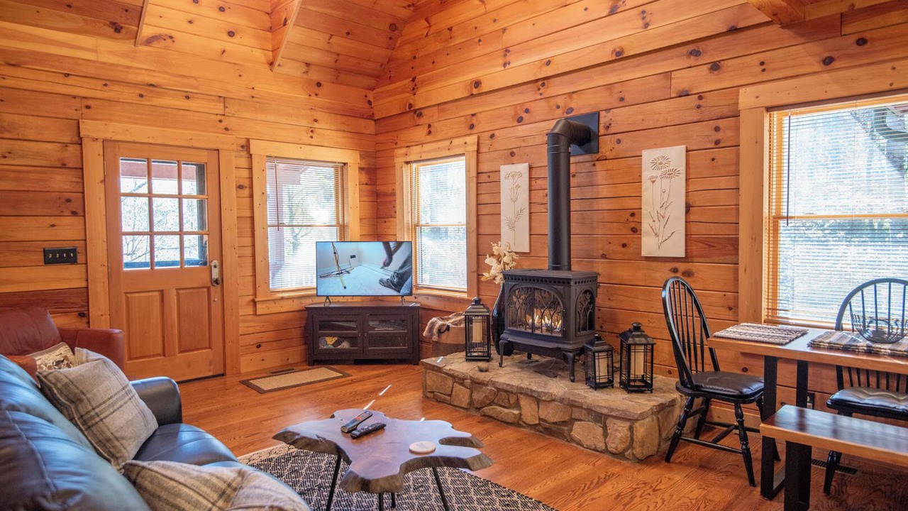 Photo of Livingroom in West Jefferson