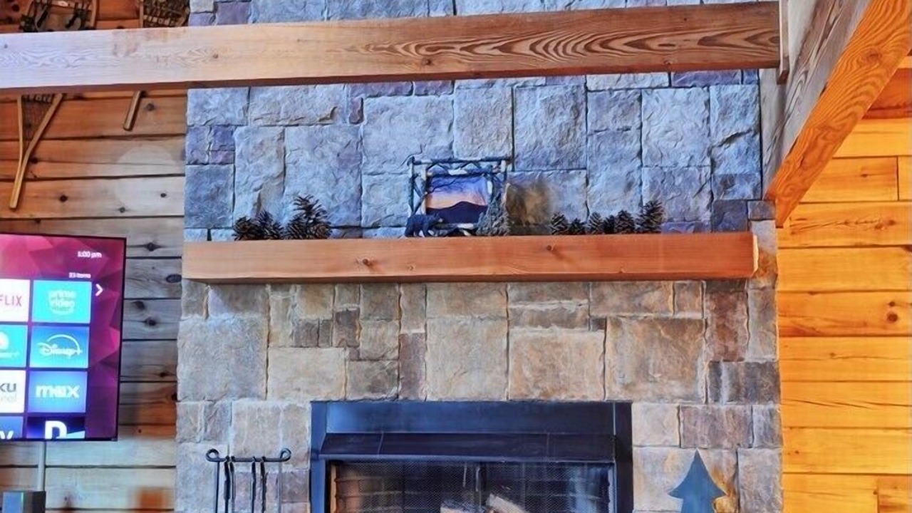 Photo of Livingroom in West Jefferson