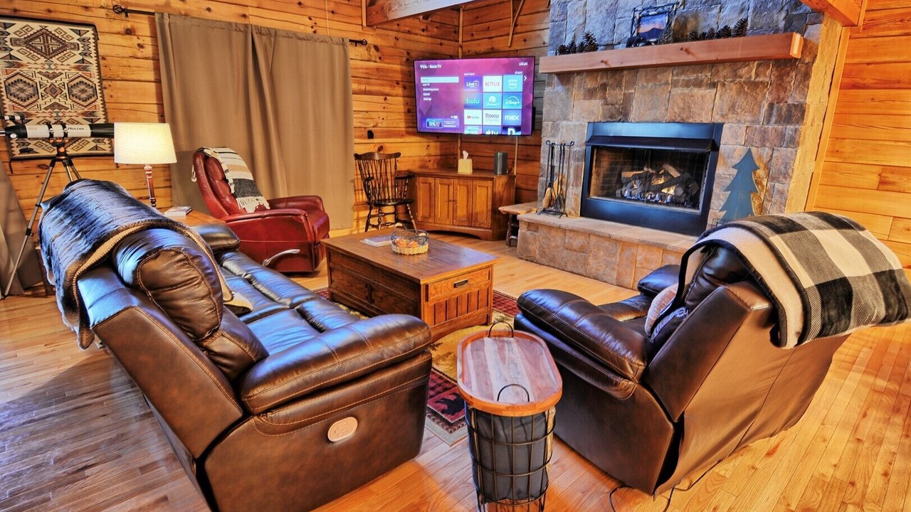 Photo of Livingroom in West Jefferson