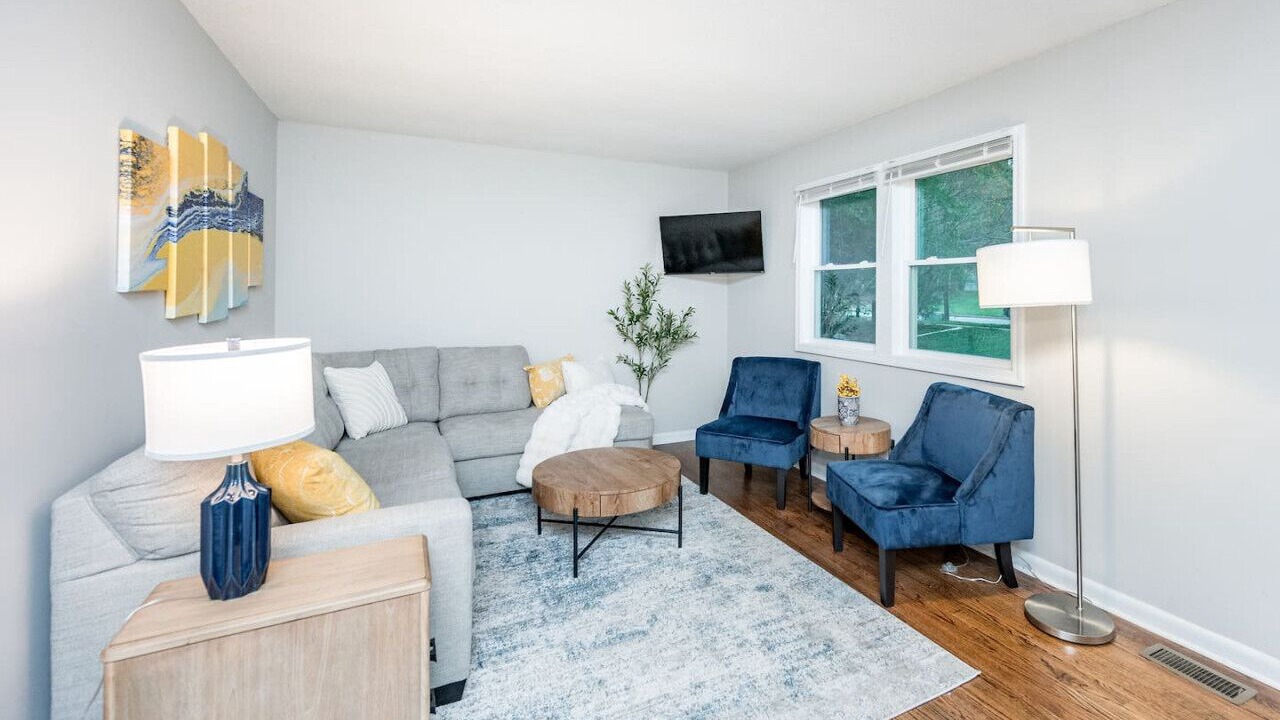 Photo of Livingroom in Southeast Raleigh