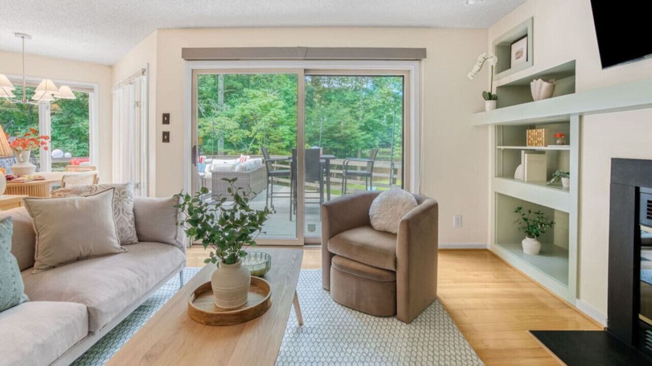 Photo of Livingroom in Jamestown