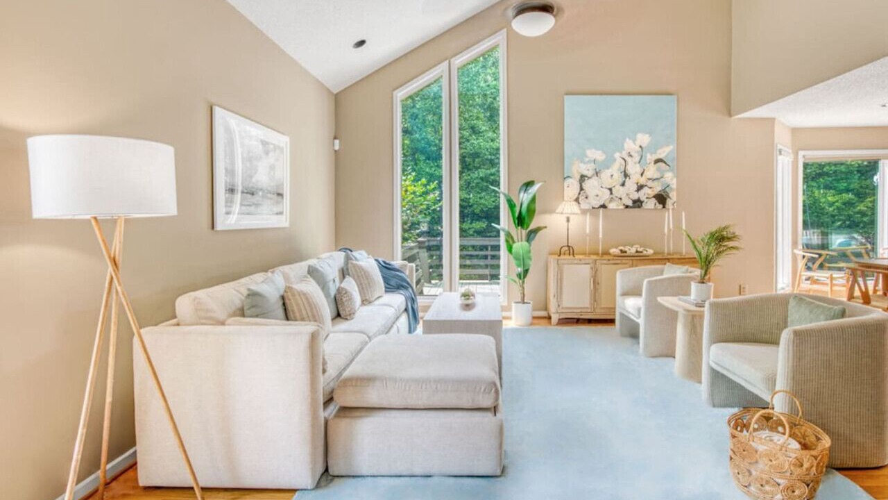 Photo of Livingroom in Jamestown