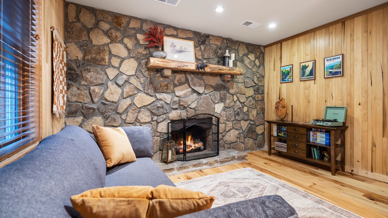 Photo of Livingroom in Linville Falls