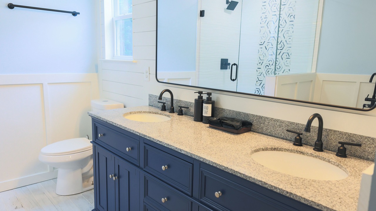 Photo of Bathroom in Wessex Square