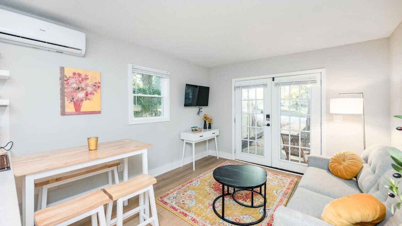 Photo of Livingroom in Southeast Raleigh