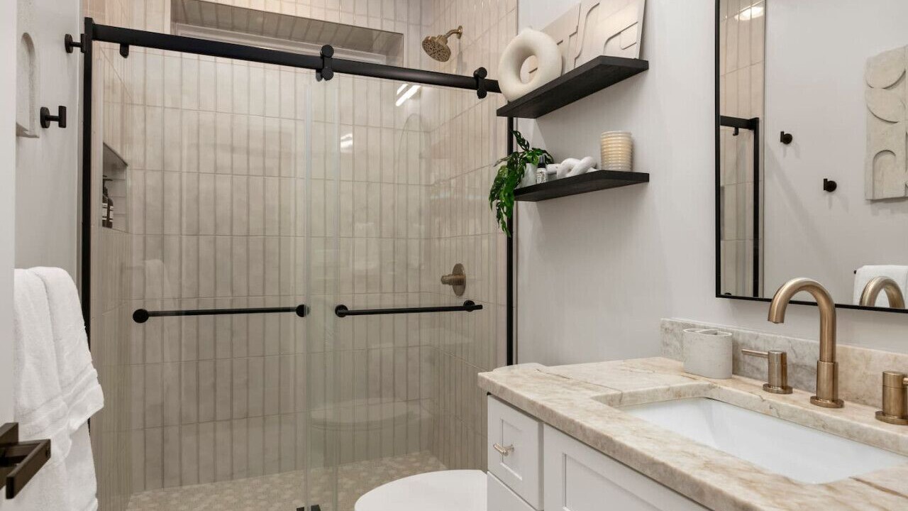 Photo of Bathroom in Laurel Park