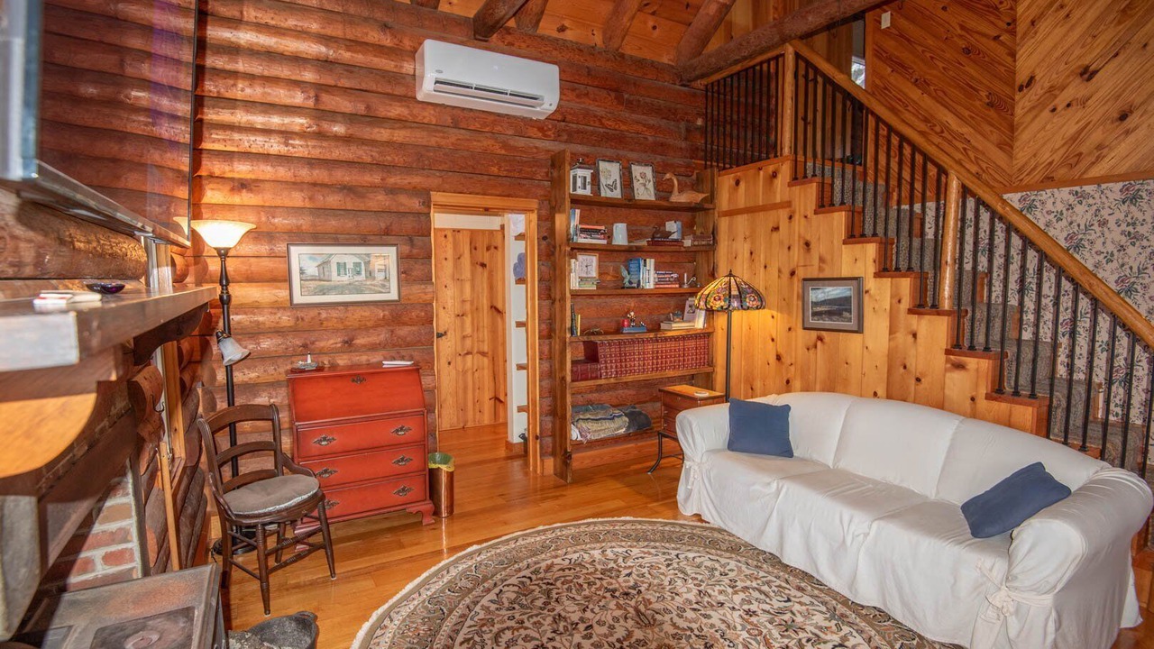Photo of Livingroom in Lansing