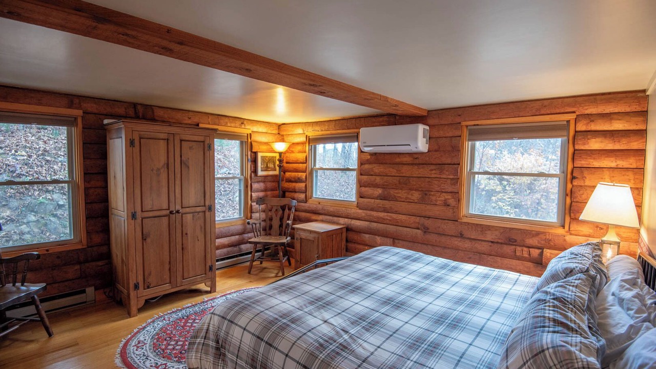 Photo of Bedroom in Lansing