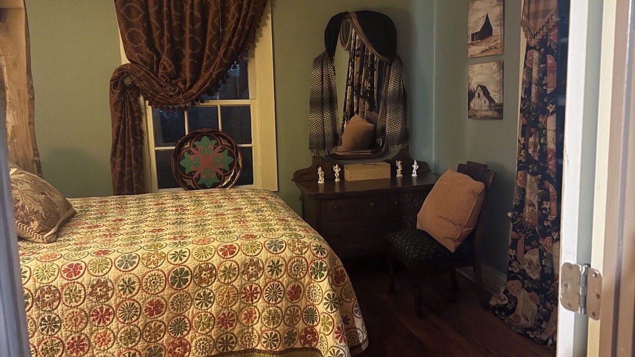 Photo of Bedroom in Vale
