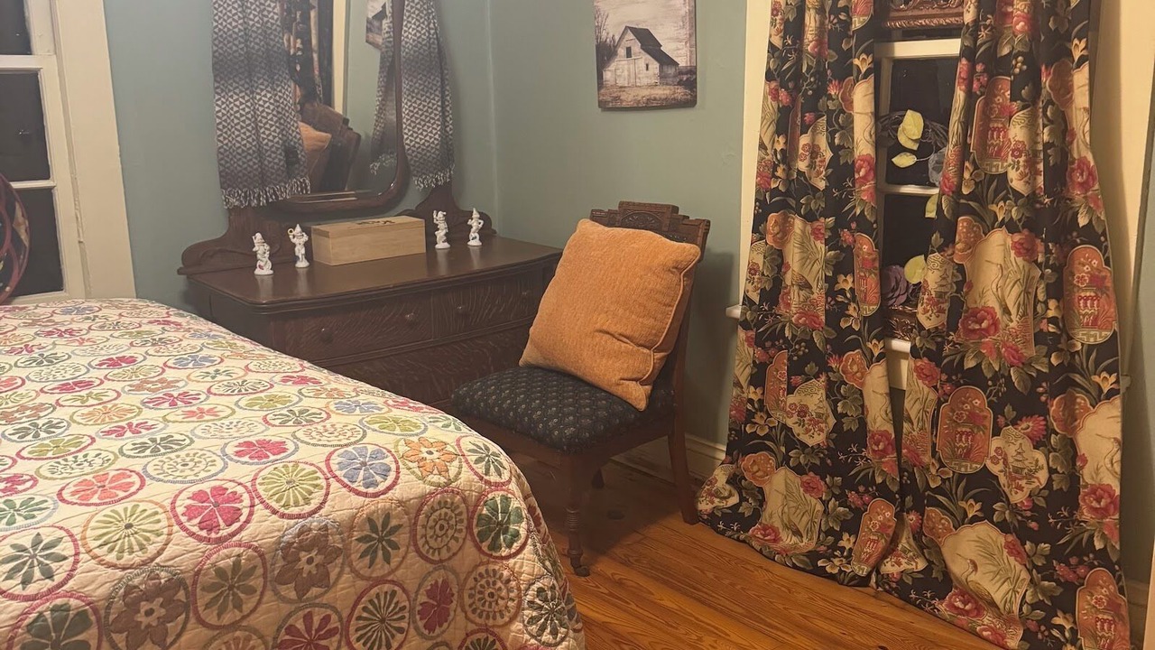 Photo of Bedroom in Vale