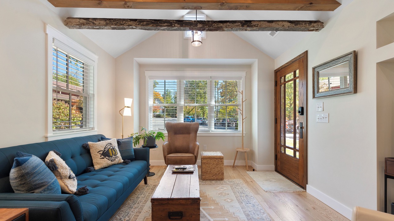 Photo of Livingroom in Flat Rock