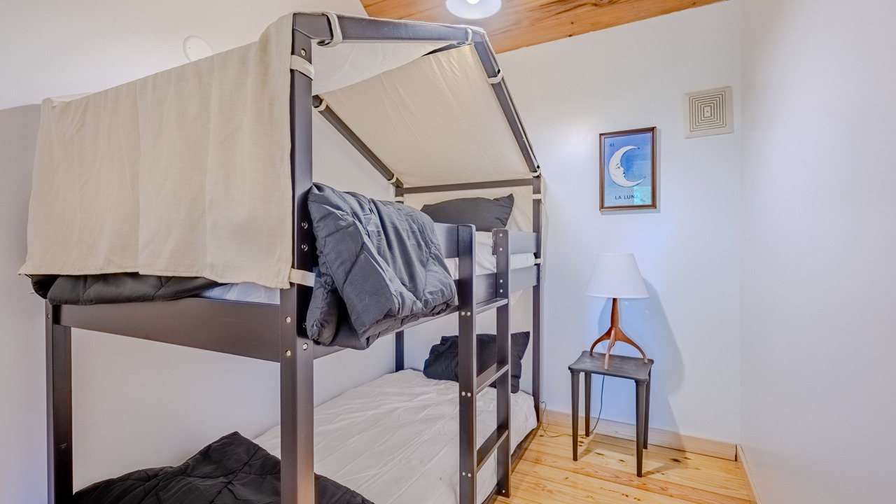 Photo of Bedroom in Scaly Mountain