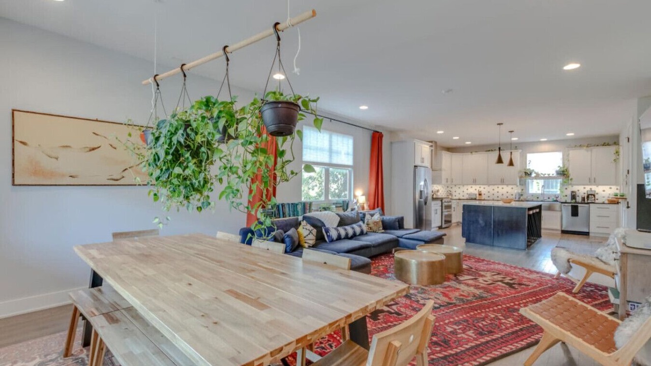 Photo of Livingroom in Historic Waverly