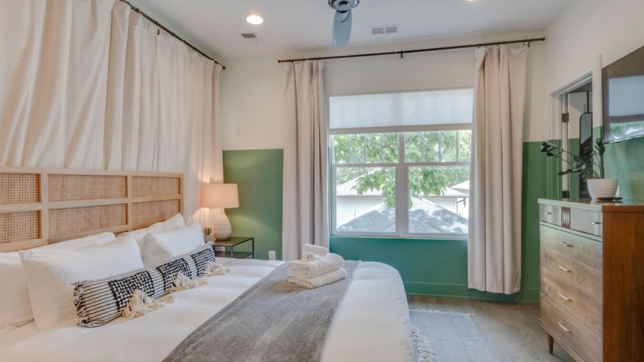 Photo of Bedroom in Historic Waverly