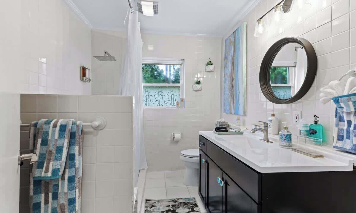 Photo of Bathroom in Whitemarsh Island