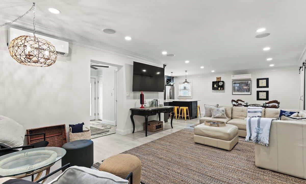 Photo of Livingroom in Whitemarsh Island