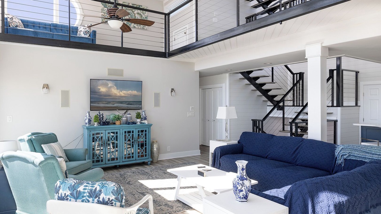 Photo of Livingroom in Pine Knoll Shores