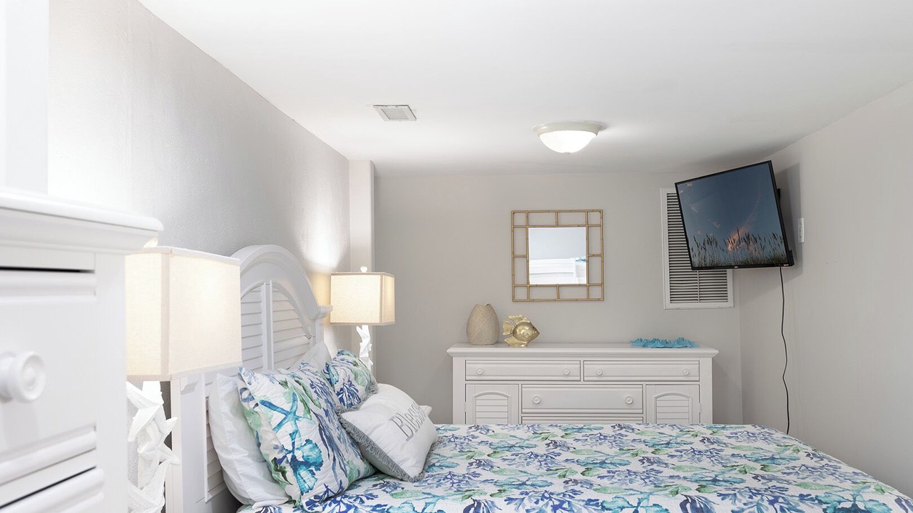 Photo of Bedroom in Pine Knoll Shores