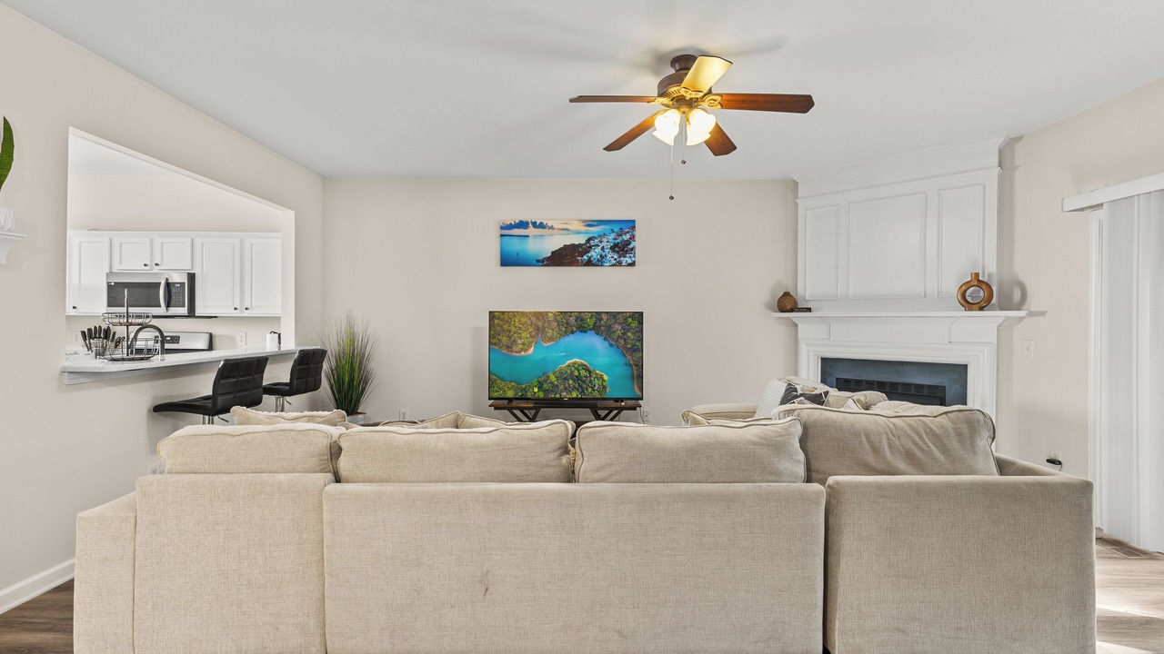 Photo of Livingroom in Northwest Raleigh