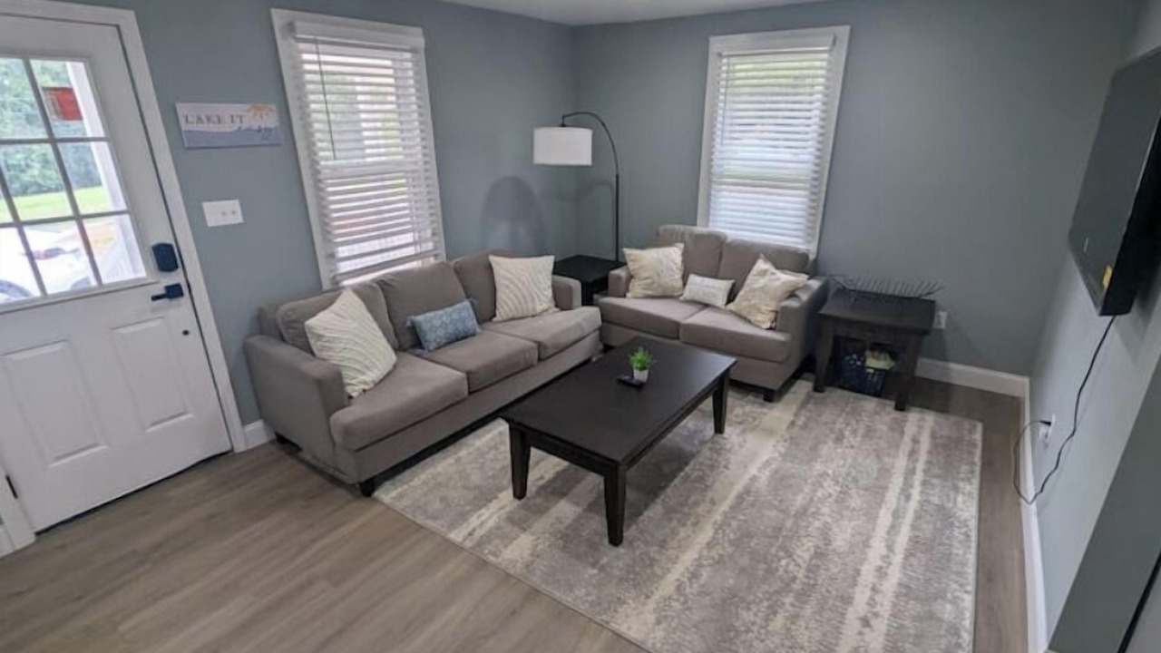 Photo of Livingroom in Roxboro