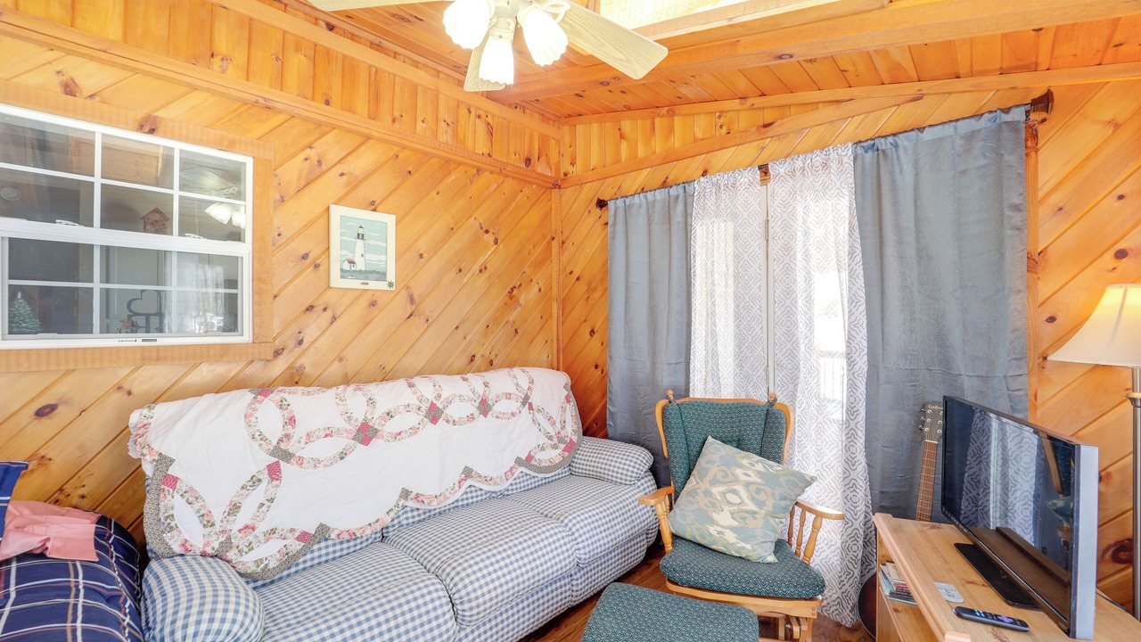 Photo of Livingroom in Charter Hills