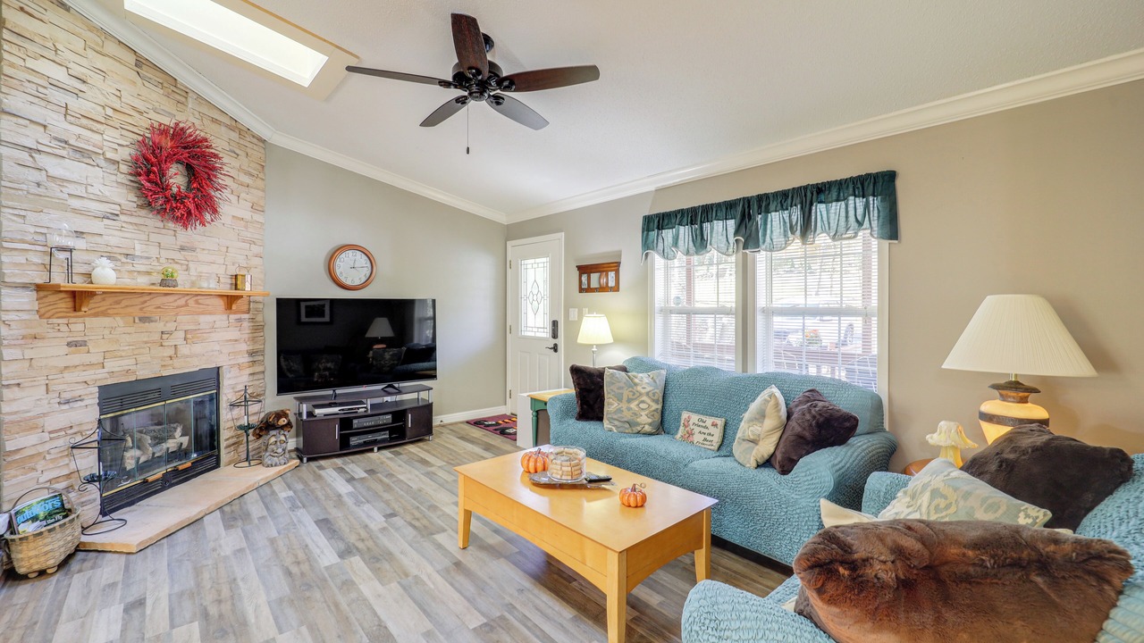 Photo of Livingroom in Charter Hills