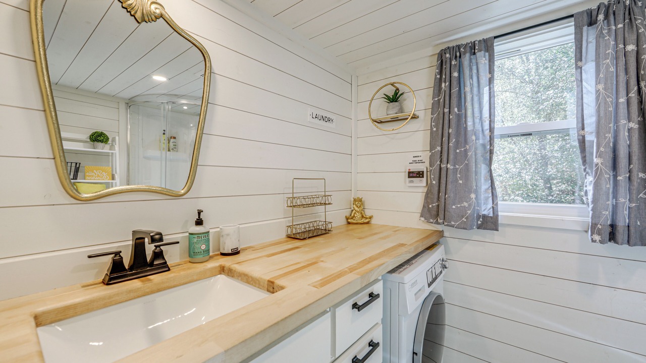 Photo of Bathroom in Old Fort