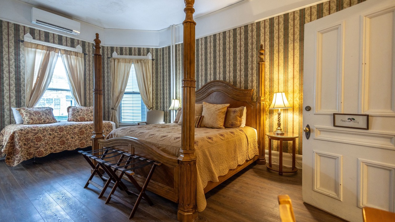 Photo of Bedroom in Hendersonville