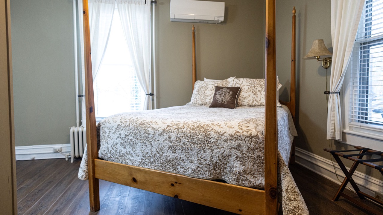 Photo of Bedroom in Hendersonville