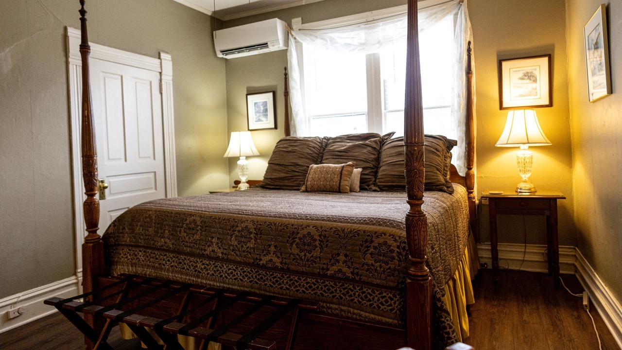 Photo of Bedroom in Hendersonville