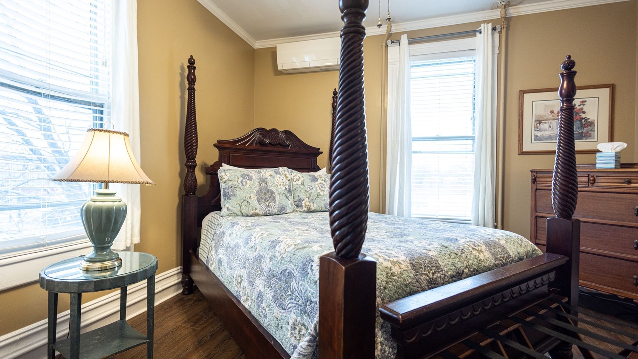 Photo of Bedroom in Hendersonville