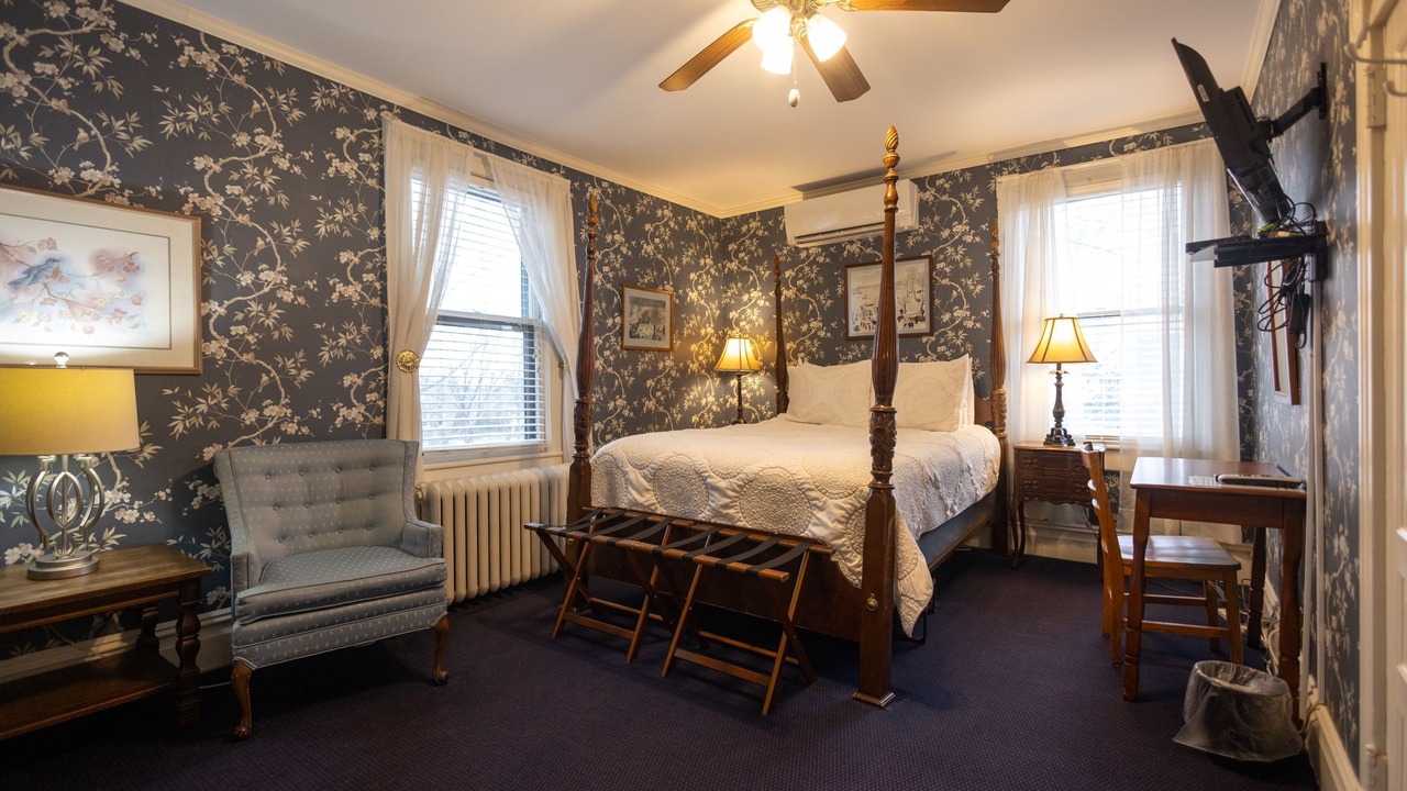 Photo of Bedroom in Hendersonville