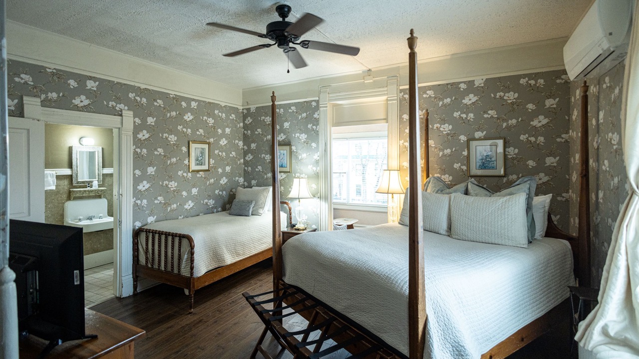 Photo of Bedroom in Hendersonville