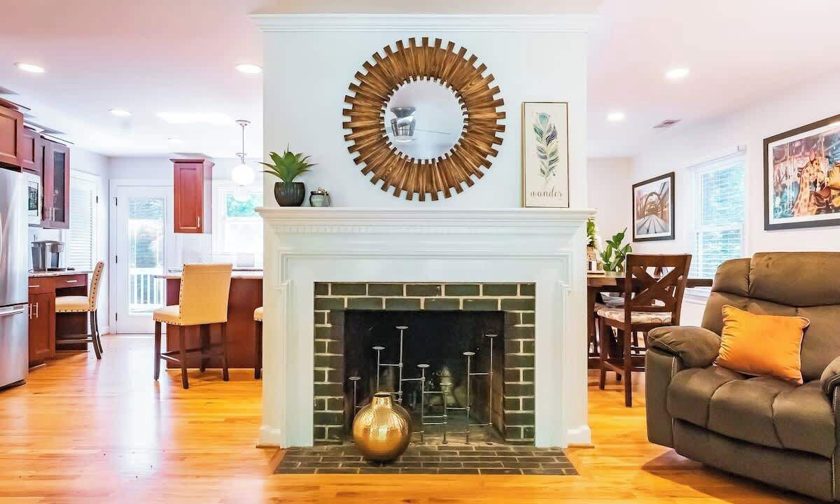 Photo of Livingroom in Northwest Raleigh