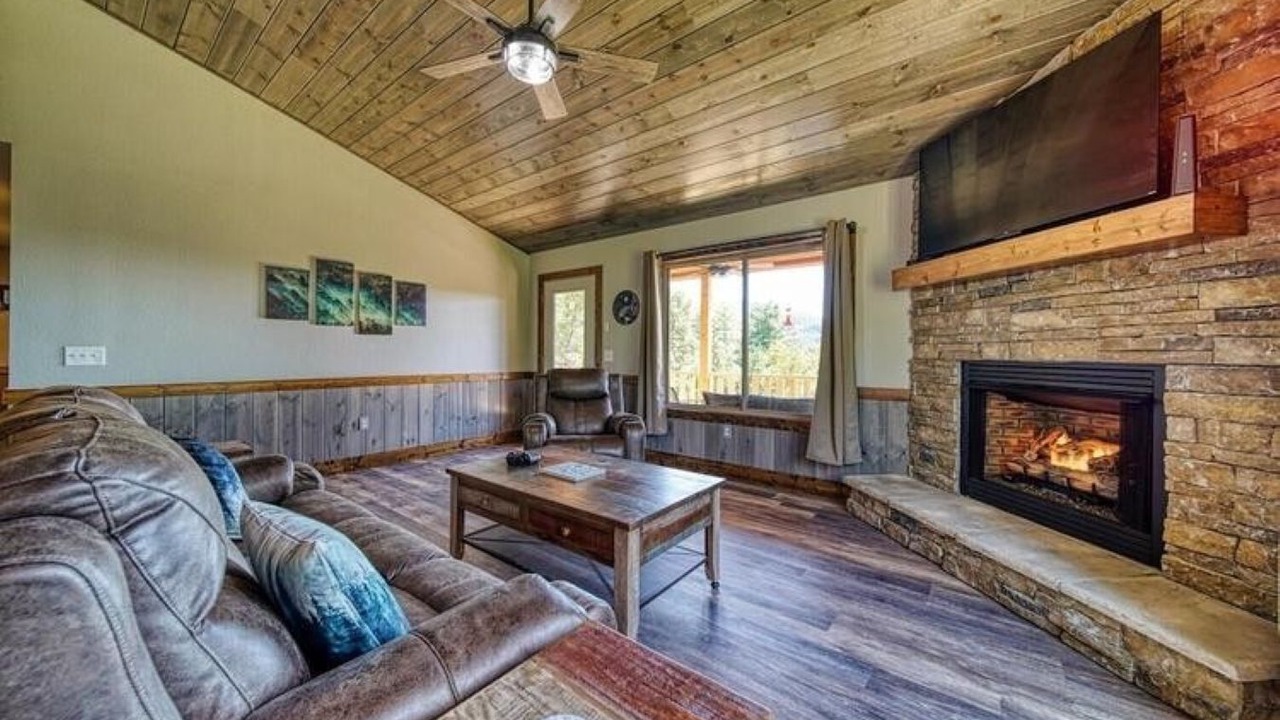 Photo of Livingroom in Upper Peachtree