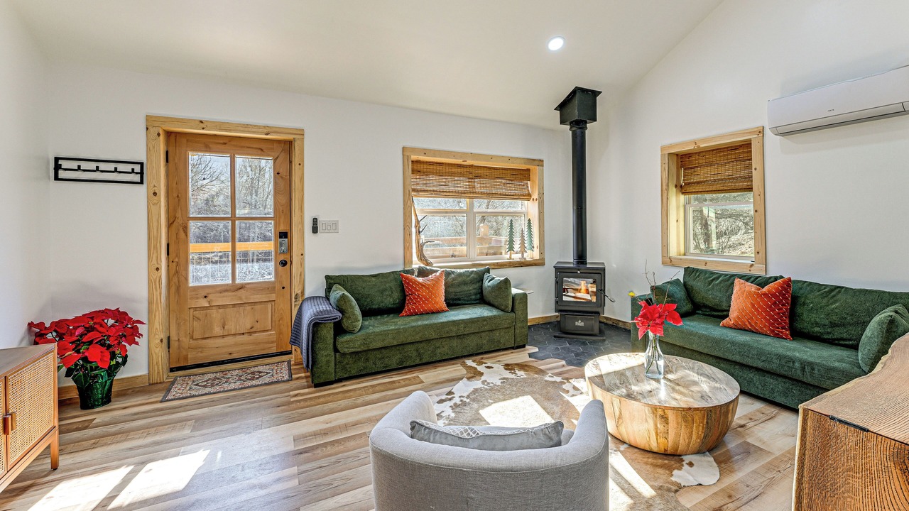 Photo of Livingroom in Tuckasegee