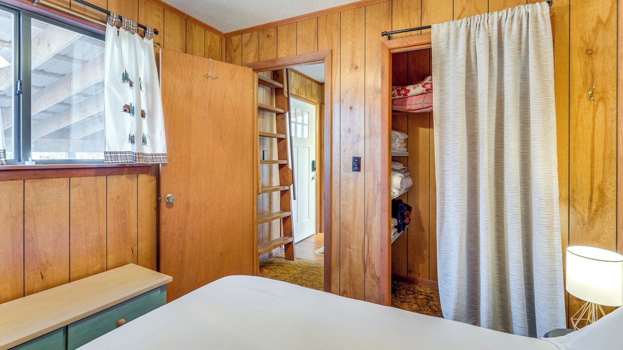 Photo of Bedroom in Murphy