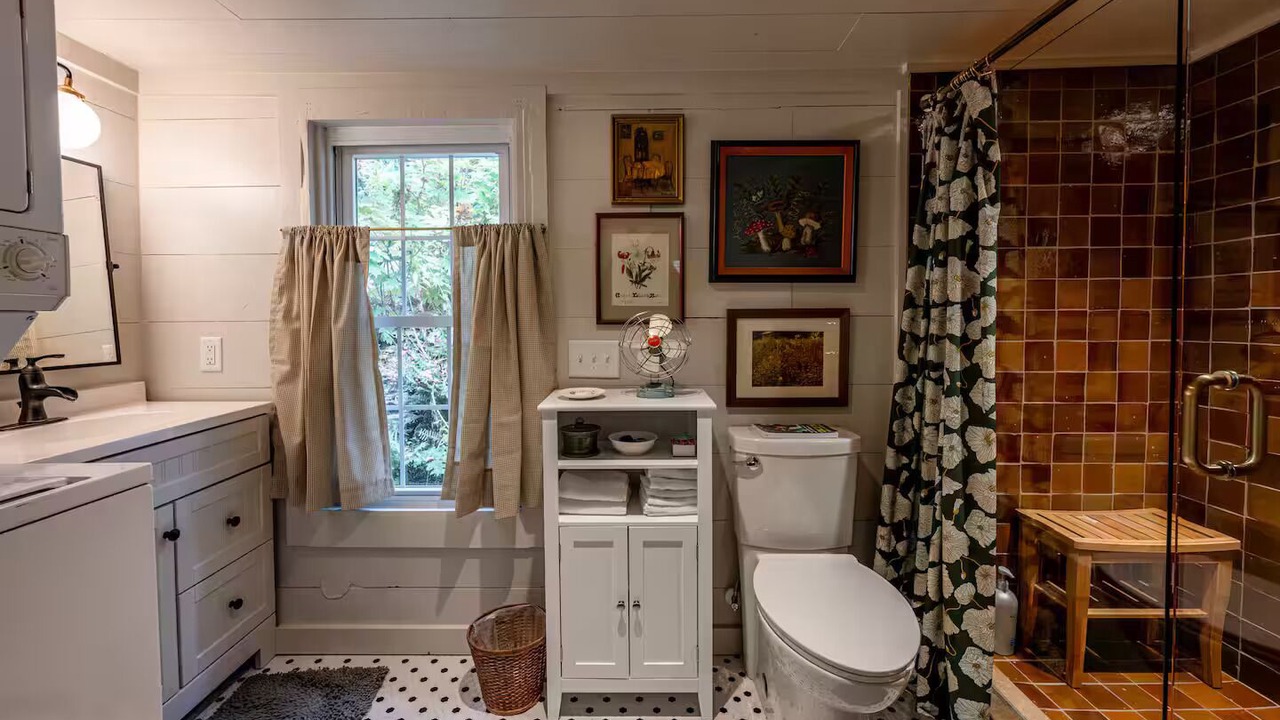 Photo of Bathroom in Glenville