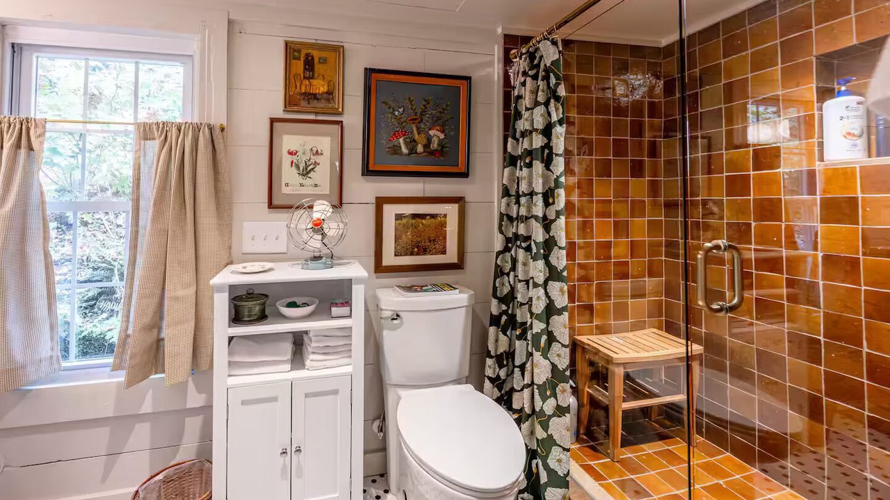 Photo of Bathroom in Glenville