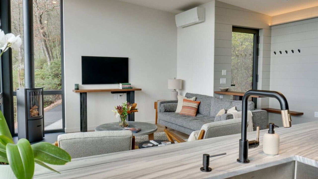Photo of Livingroom in Mills River