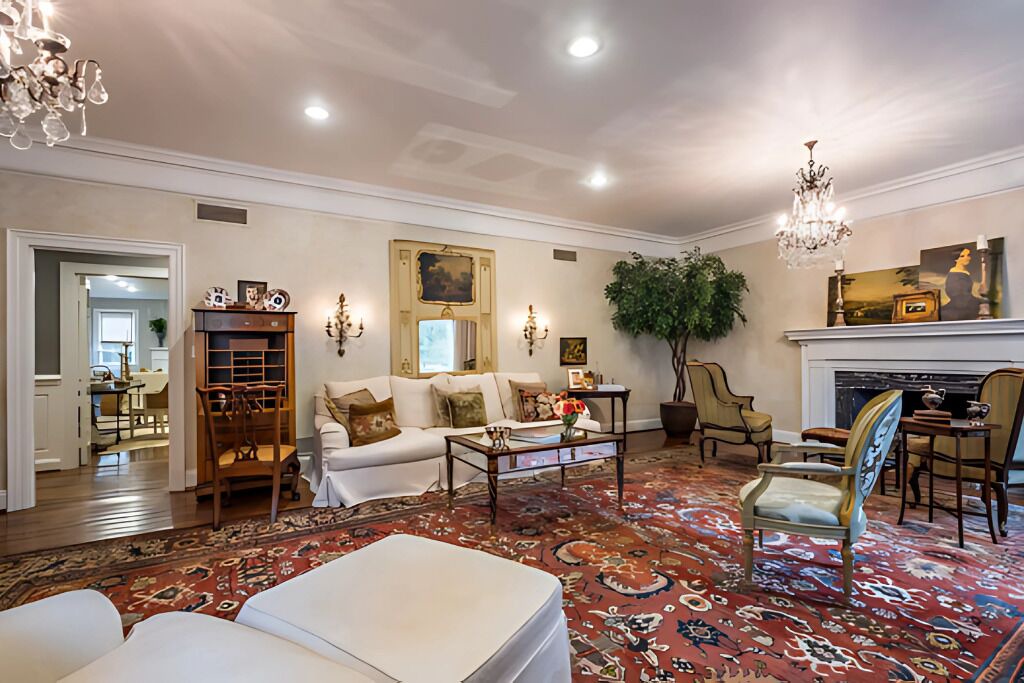 Photo of Livingroom in Newton