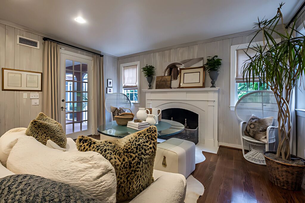 Photo of Livingroom in Newton