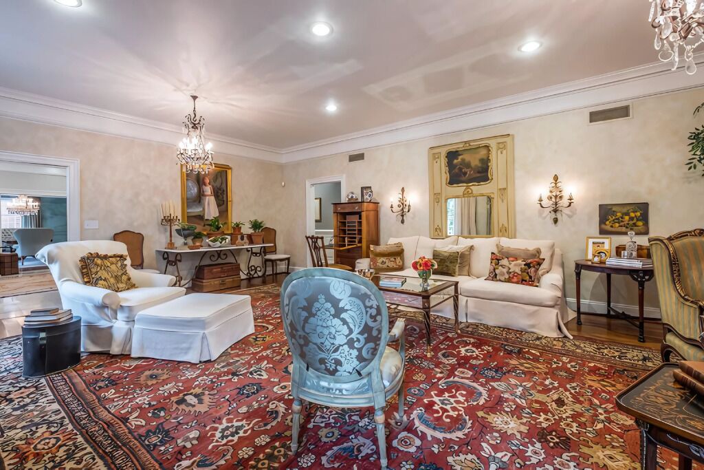 Photo of Livingroom in Newton