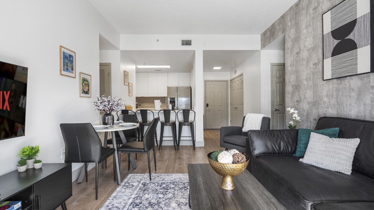 Photo of Livingroom in Charlotte Center City
