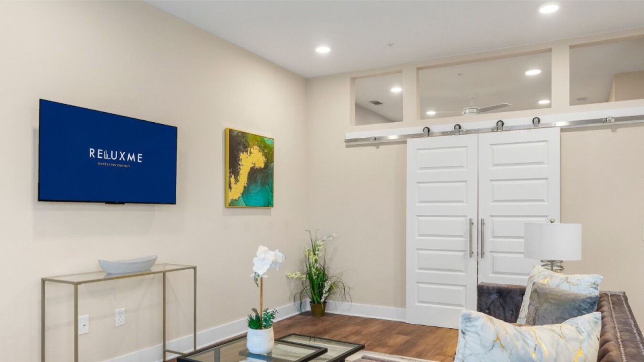 Photo of Livingroom in Charlotte Center City