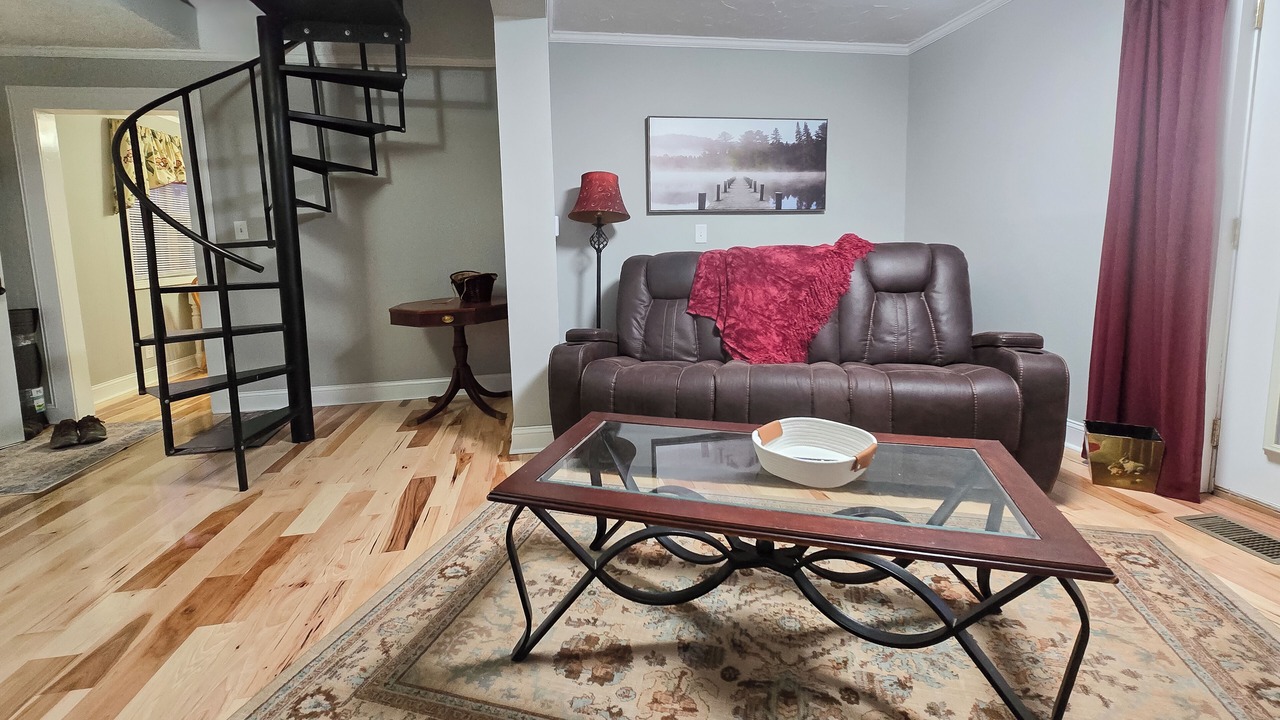 Photo of Livingroom in Lemon Springs