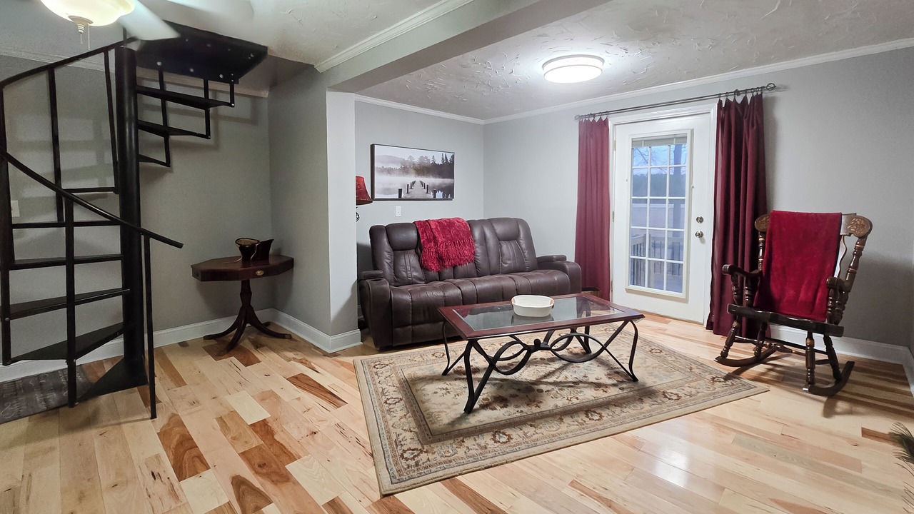 Photo of Livingroom in Lemon Springs