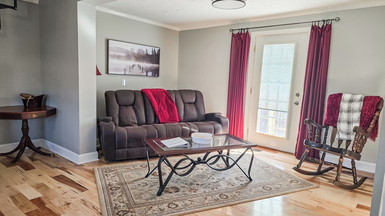 Photo of Livingroom in Lemon Springs